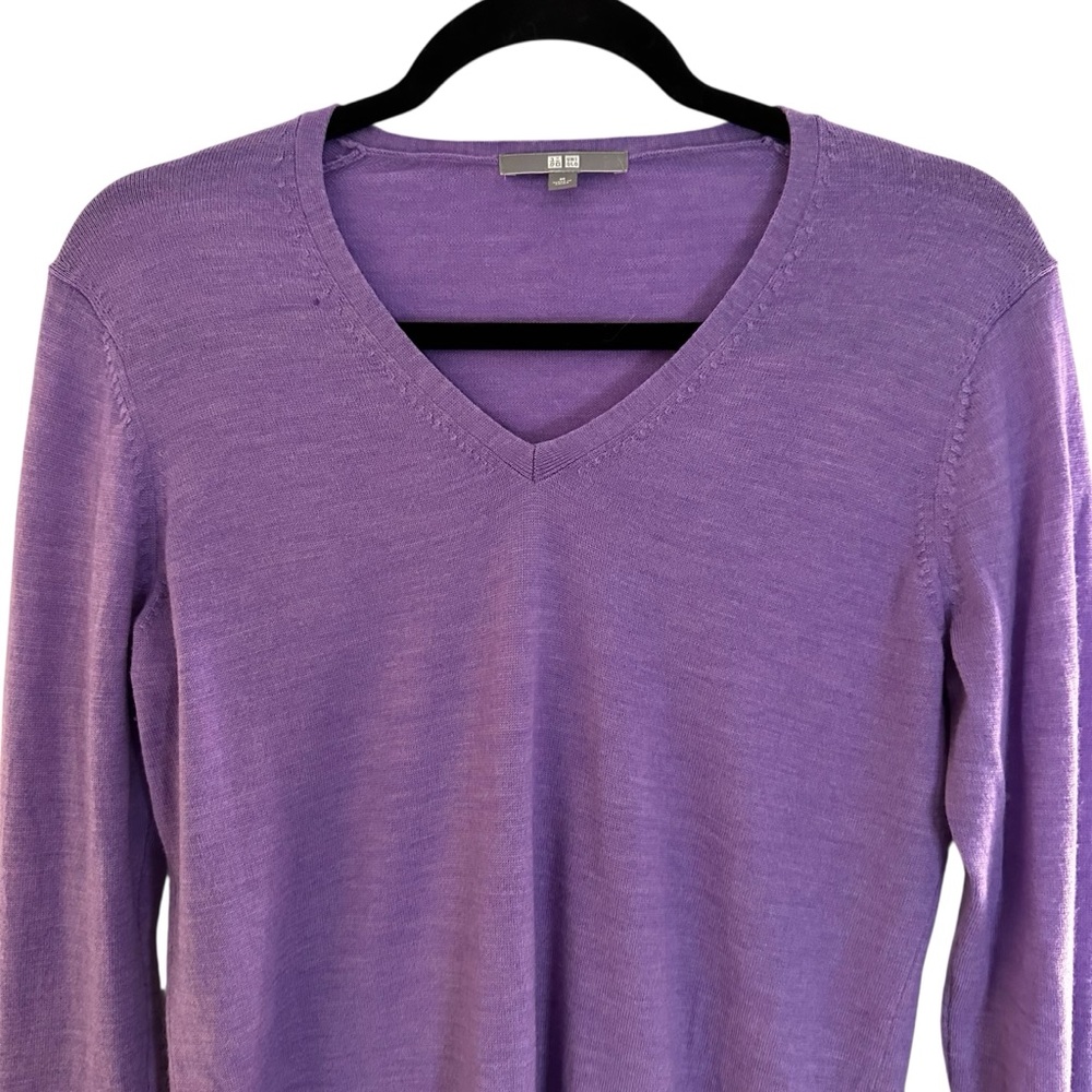 Uniqlo purple V-neck preppy academia sweater Size M Pure new wool - Picture 2 of 9